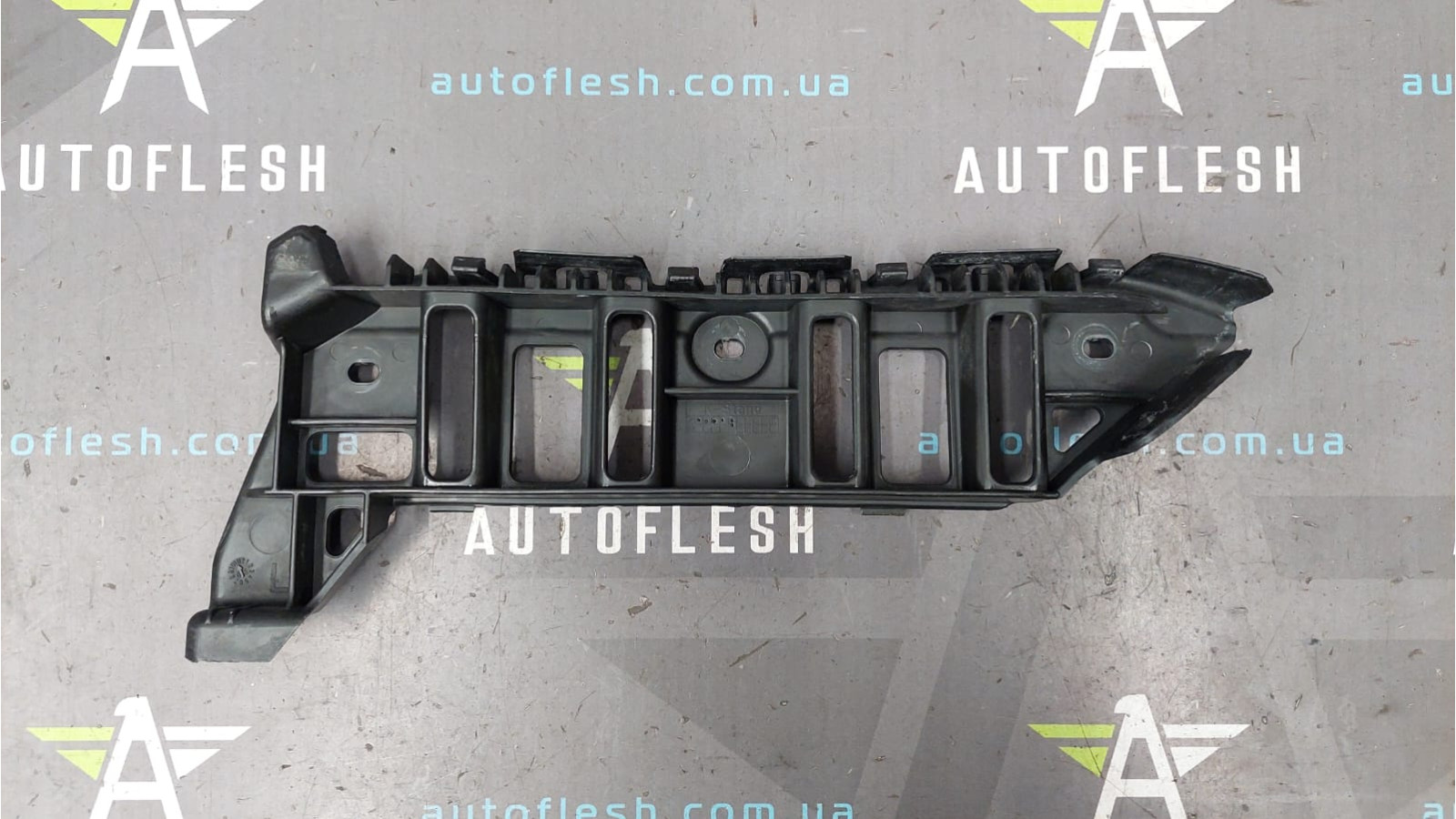 Кронштейн переднего бампера левый 1T0807183A Volkswagen Touran тоуран бу